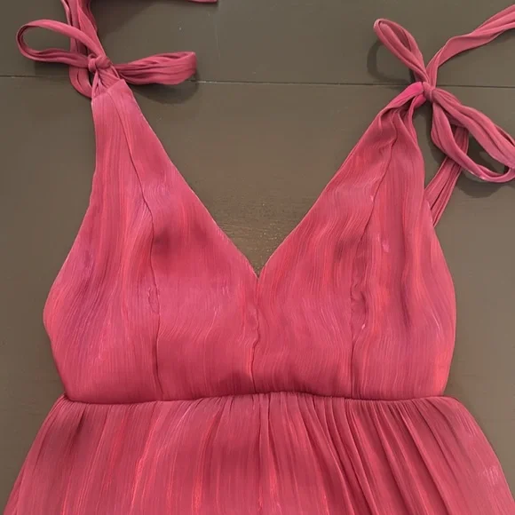 NWT Lulus magenta tiered dress - Picture 5 of 12